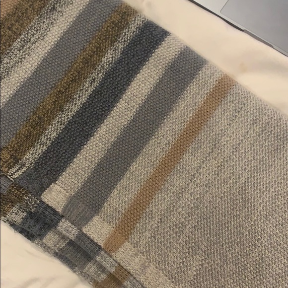 BCBG wrap poncho - Picture 3 of 3